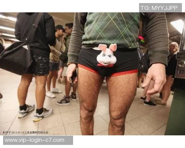 踢足球时只穿内裤的搞笑瞬间与意想不到的尴尬场面分享